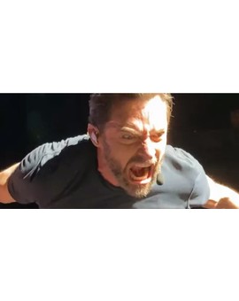 "Hugh Jackman" Vuelve a ser (Lobezno) para un Fan. 