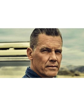 "Josh Brolin" Sufre quemaduras graves intentando el bronceado anal. 