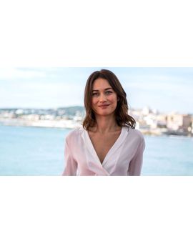"Olga Kurylenko" da Positivo en Coronavirus. 