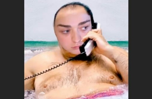 "Maisie Williams" (Juego de Tronos) Se Transforma en "Jesús Gil". 