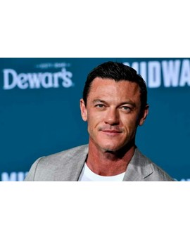 "Luke Evans" Firma para el Nuevo (Pinocho) de Disney. 