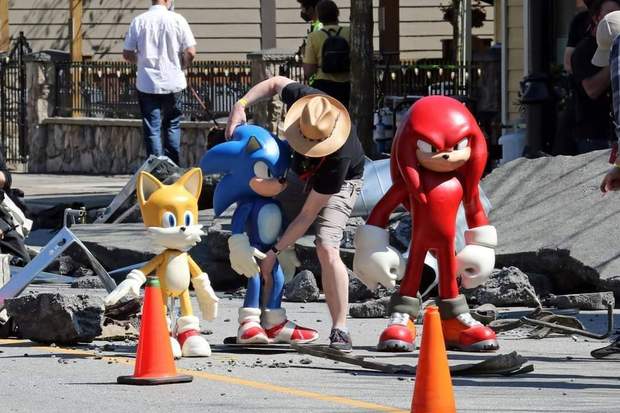 Imagen: Figuras de Stand-in para el Rodaje de la Secuela de (Sonic). 