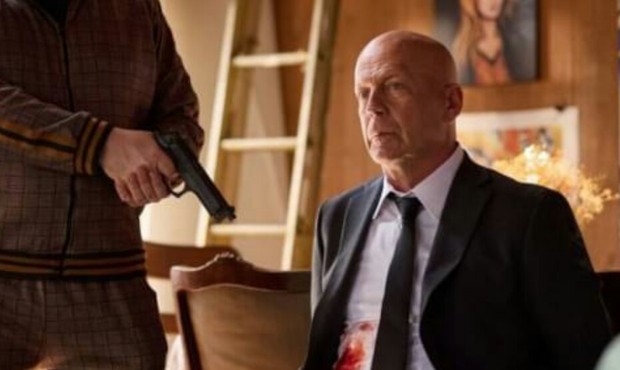 Trailer de (Survive the Game) con "Bruce Willis". 