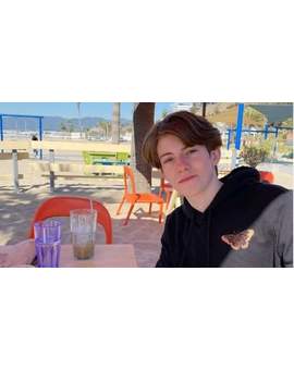 Fallece "Tyler Sanders".