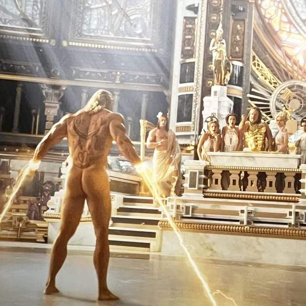 Imagen: (Thor: Love and Thunder)Todos van al cine solo a ver la trama ...y sale la trama.
