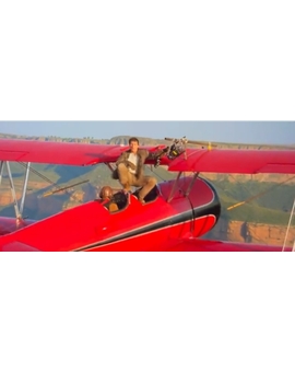 Tom Cruise promociona 'Top Gun' y 'Misión Imposible' con una arriesgada acrobacia en el aire