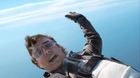 Tom-cruise-te-felicita-la-navidad-lanzandose-desde-un-avion-c_s