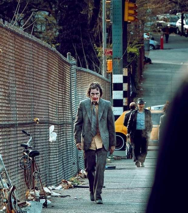 Nuevo vistazo de "Joaquin Phoenix" en el set de (Joker 2: Folie A Deux).