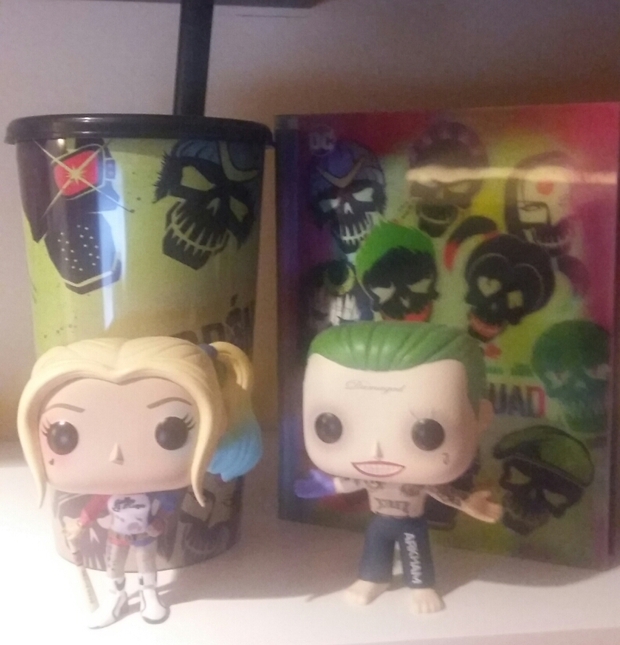 Digibook Escuadron Suicida y Funko Pops