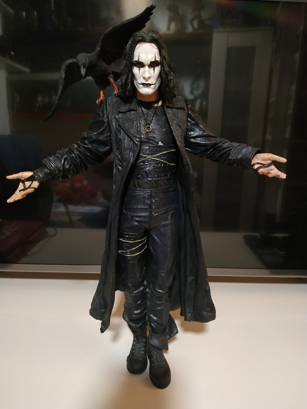 Figura El Cuervo de Neca de 48cm