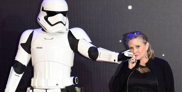 Hospitalizada tras un infarto Carrie Fisher, la actriz que interpretó a la Princesa Leia