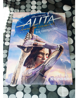 Póster de Alita: Ángel de Combate de Cinesa y pequeña impresión.