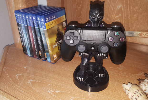Mi compra en Game: soporte Black Panther para mandos y móviles. Gracias a DjPanther21.