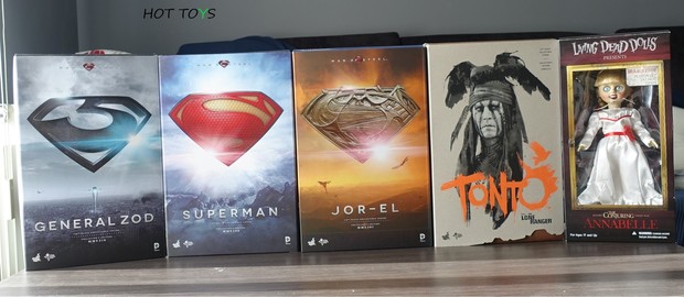 Vitrina con primeros Hot Toys [video]