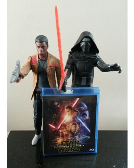 Ya tengo a Finn y Kylo Ren custodiando el Blu-Ray de 'Star Wars: El Despertar de la Fuerza'