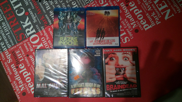 Compras en el salón del cine y la series.