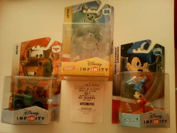Mis compras en C4 y entrada para Campanilla. Comprando 2 figuras te regalan el Sully de cristal.
