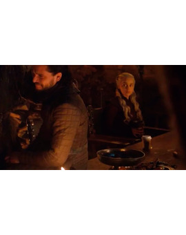 Se cuela un vaso de café en Game of Thrones 