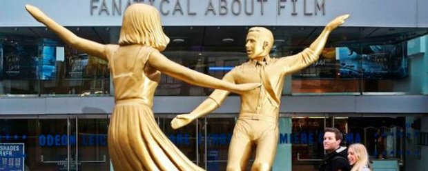 Aparece esta gigantesca figura en Londres. Lalaland