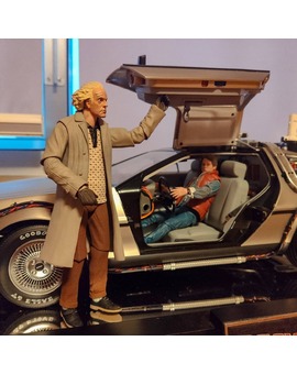 Marty y Doc en el DeLorean