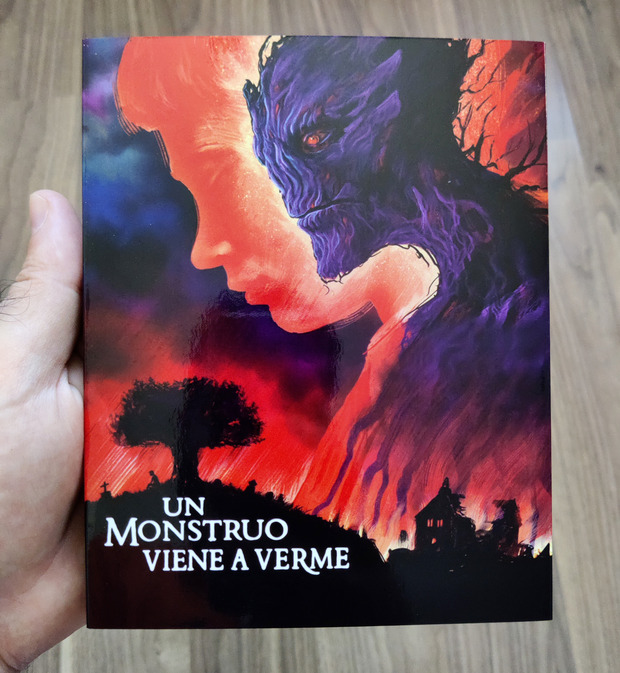 Custom Slipcover Un Monstruo Viene a Verme