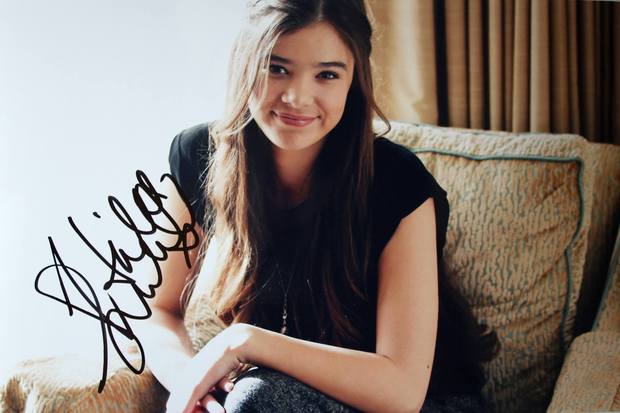 Firma Hailee Steinfeld