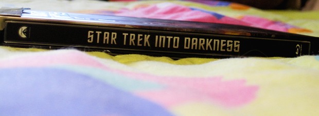 Star Trek: En La Oscuridad. Blu-ray SteelBook. De Lado