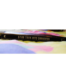 Star Trek: En La Oscuridad. Blu-ray SteelBook. De Lado