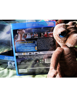 E.T. El Extraterrestre: Edición Peluche. Blu Ray Pack Trasera Fuera