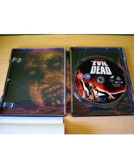 The Evil Dead. Blu-ray SteelBook. Interior Con Disco.