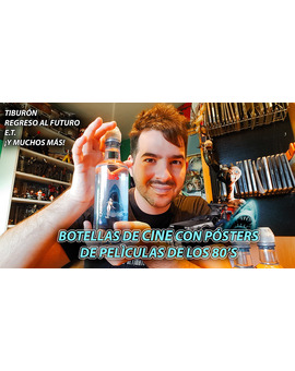 Botellas de cine con pósters de películas de los 80's