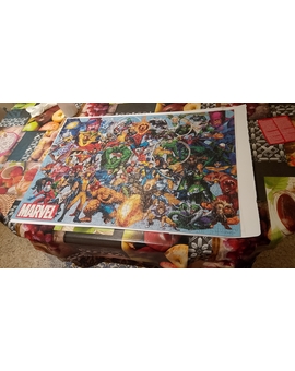 Puzzle MARVEL 1.000 piezas terminado de montar