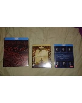 Juego de tronos al completo... por ahora. Ediciones de España (1 a 4 en digipacks), Francia (5 en amaray) y Holanda (6 en amaray)