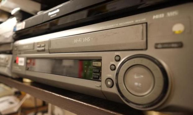 Españoles.. el VHS.... ha muerto. (Nota: aporto fuente)