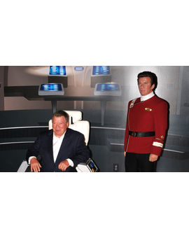 El Capitán Kirk ha acabado asumiendo la verdad...  y da las gracias a George Lucas.
