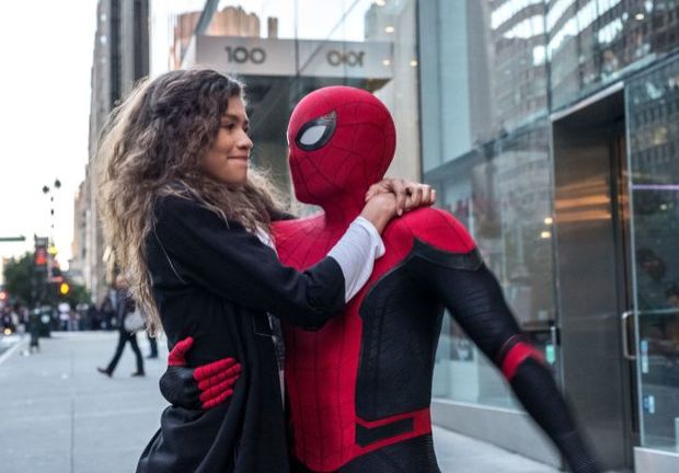 UNA GILIPOLLEZ GLORIOSA. La de Spiderman, dice El Mundo.