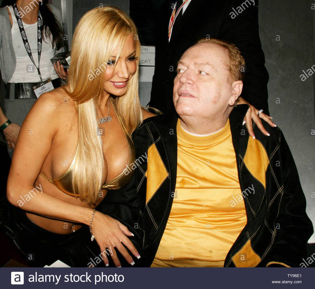 Larry Flynt ha pasado a mejor vida. Bueno, a mejor no.