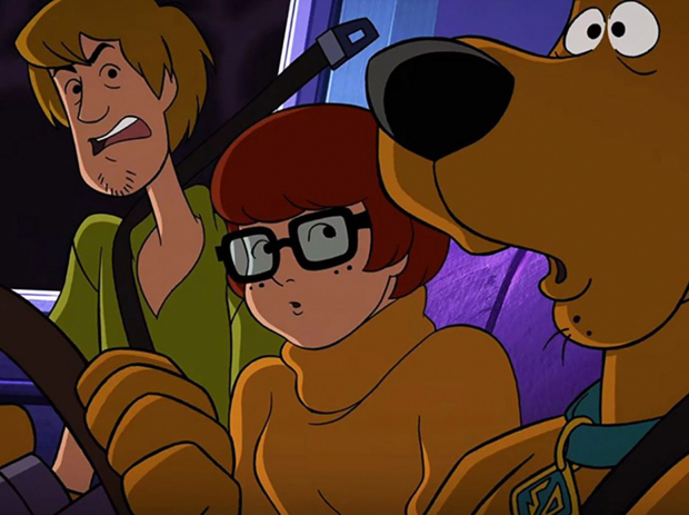 Velma sale del armario.