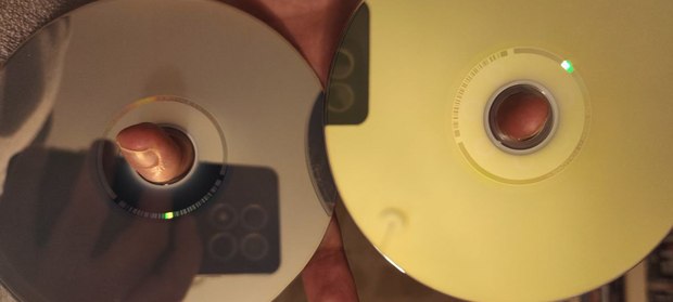 Disco que en vez de tono plateado tiene tono amarillento en It Follows