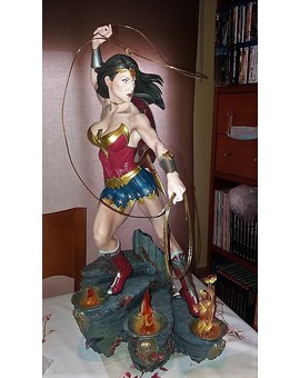 WONDER WOMAN SIDESHOW