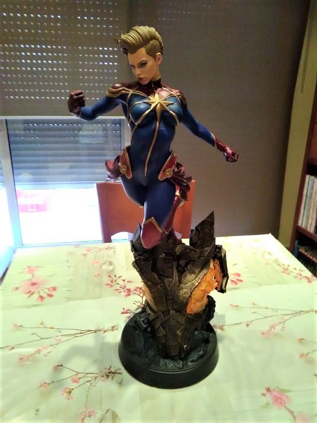 Capitana marvel sideshow