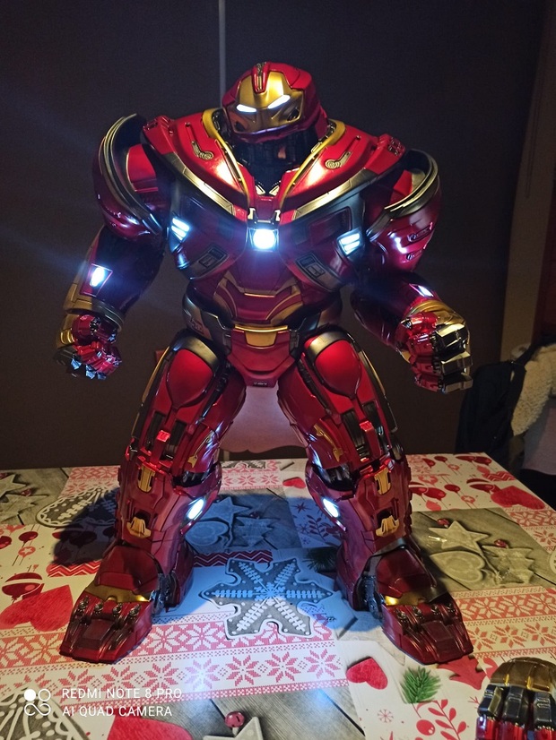 HULKBUSTER HOT TOYS