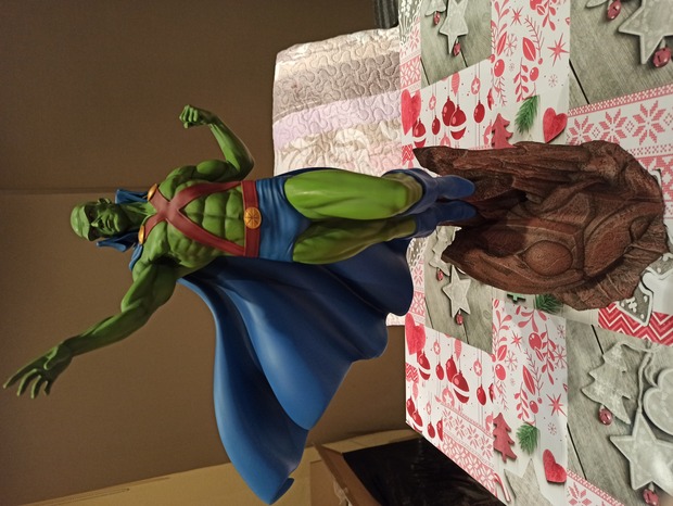 Martian Manhunter Statue