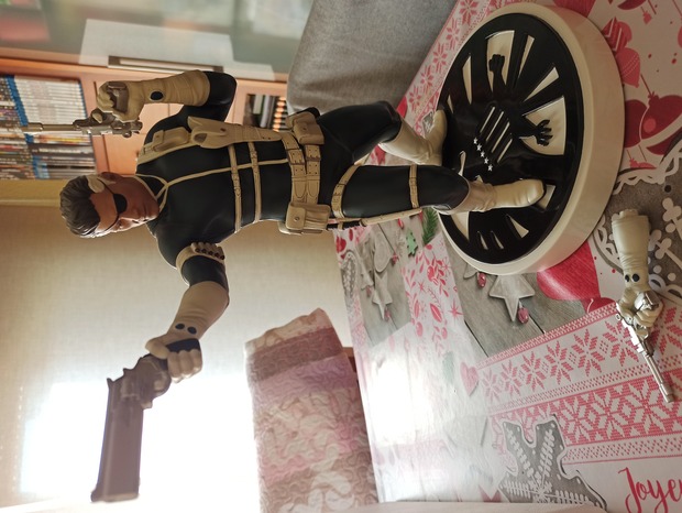 Nick Fury statue
