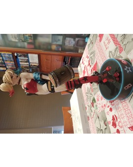 Harley Quinn sideshow