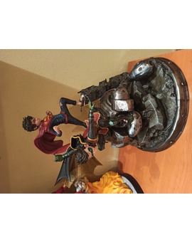 Superhijos statue