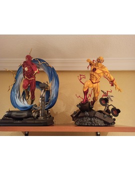 The flash y reverso de Flash estatuas