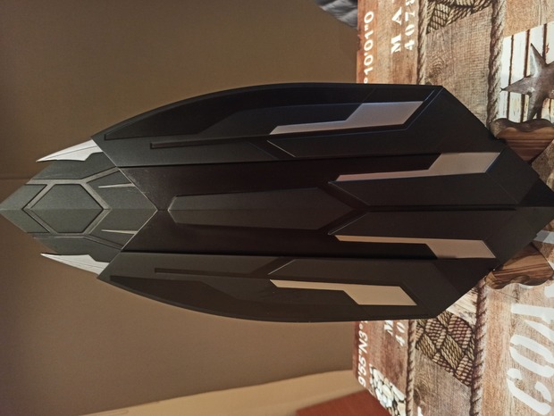 Y aquí desplegado escudo de wakanda