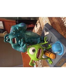 Monster S.A estatua