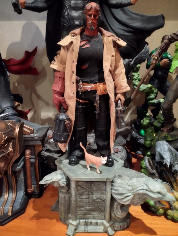 Hellboy y base custom 